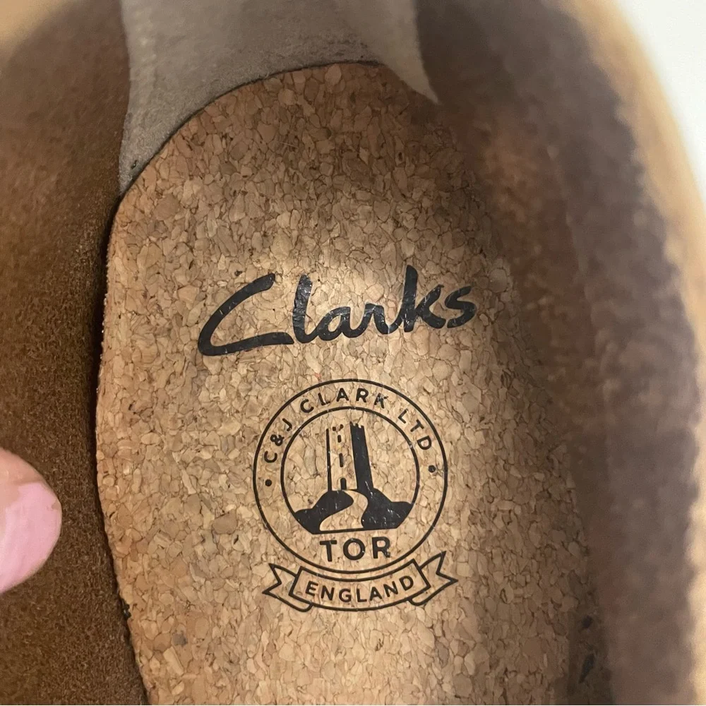 Clarks Men's Suede Chukka Boots in Camel Brown